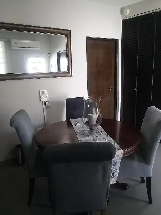 Isla Verde By The Beach Guest House 圣胡安